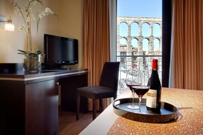 Standard Room (with views) | Minibar, in-room safe, desk, soundproofing