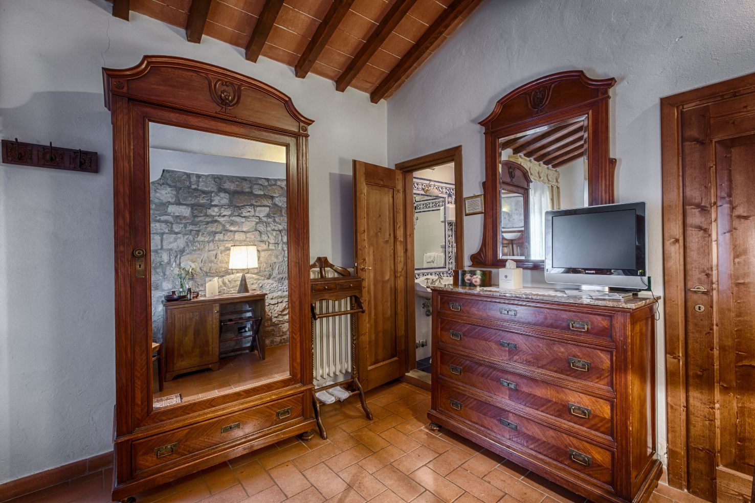 Suite Premium | Zona de estar | Una televisión LCD