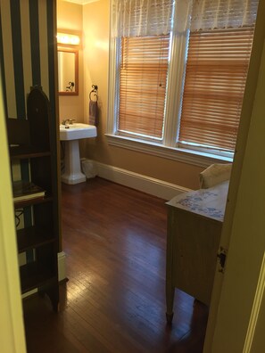 Standard Double Room, 1 Queen Bed, Private Bathroom | Bathroom | Hair dryer, bathrobes, towels - Red Lion Bed & Breakfast (Red Lion)