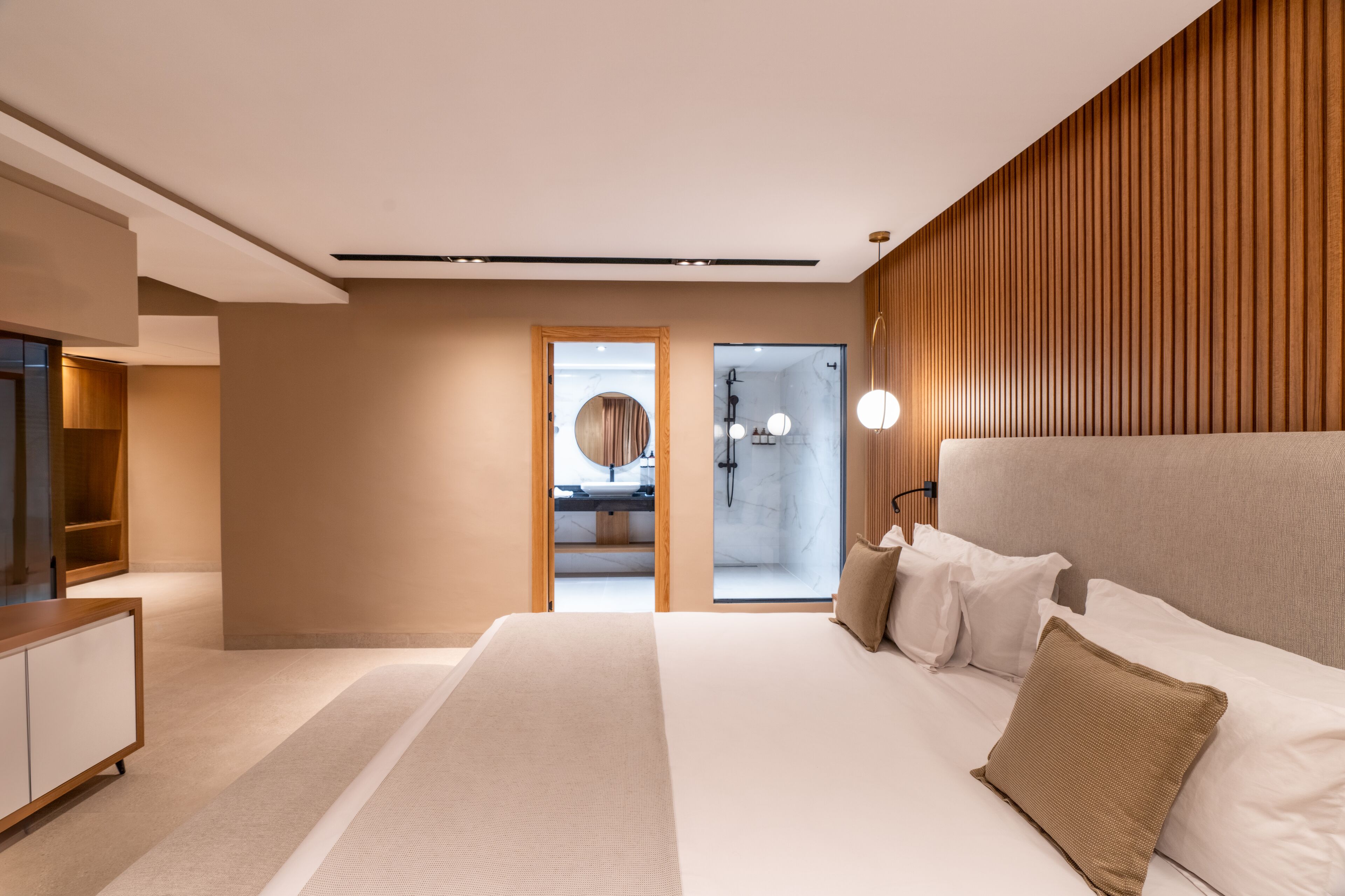 Premium bedding, pillow-top beds, minibar, in-room safe