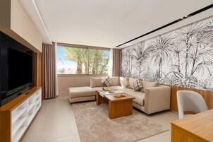 Premium bedding, pillowtop beds, minibar, in-room safe