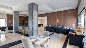 Tägliches inbegriffenes kontinentales Frühstück