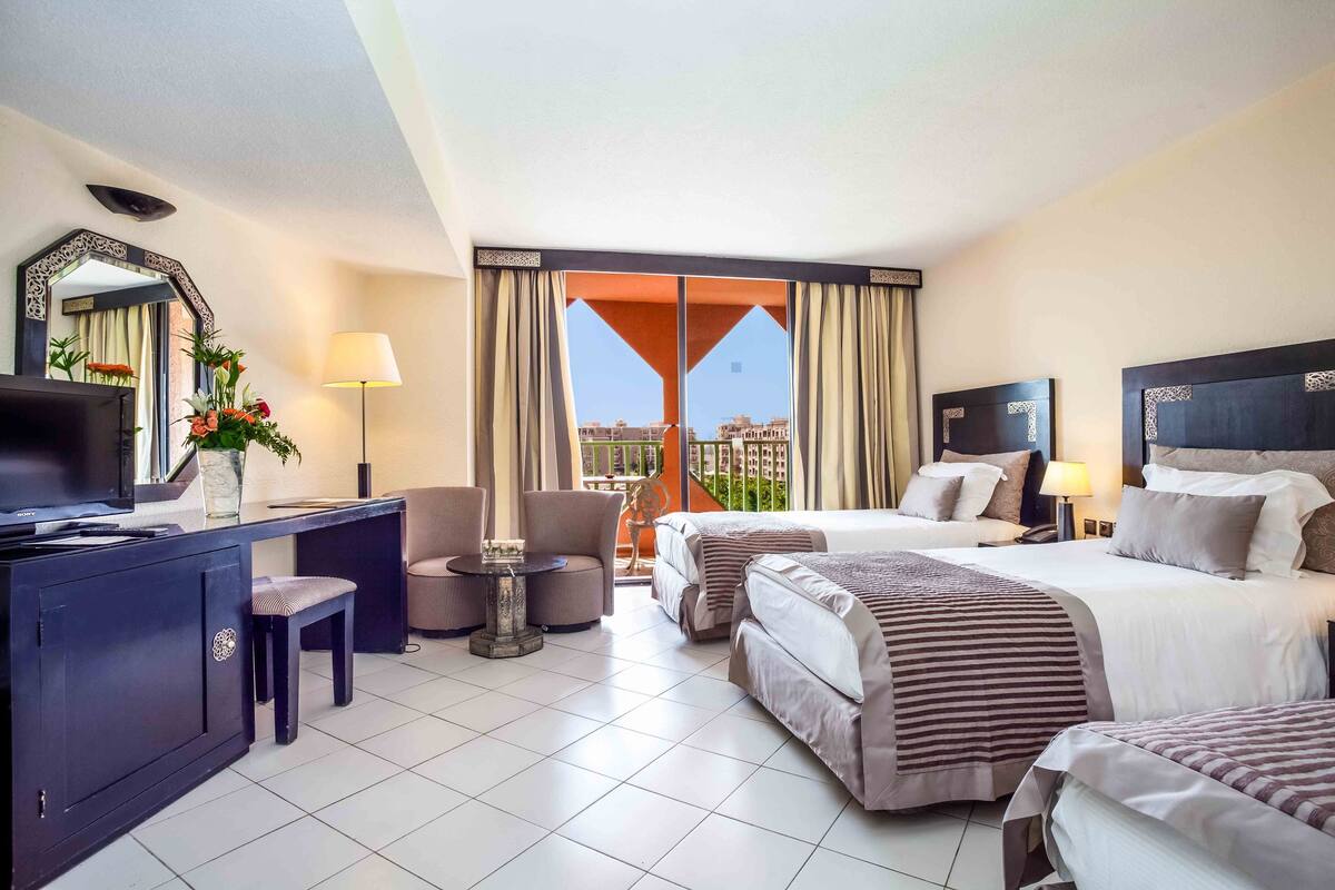 blackout curtains, free wifi, bed sheets