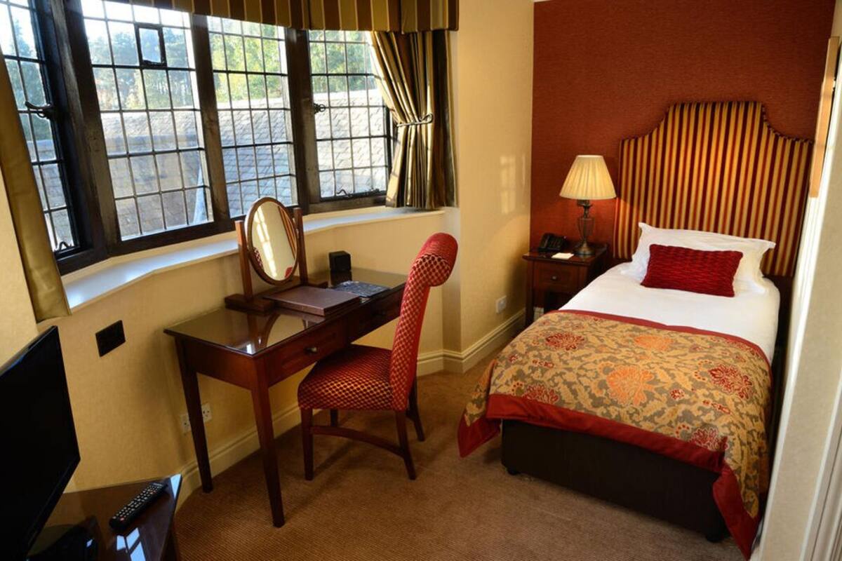 Single Room, 1 Twin Bed | Premium bedding, desk, blackout drapes, iron/ironing board