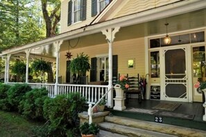 Terrace/patio - Edgeworth Inn (Monteagle)