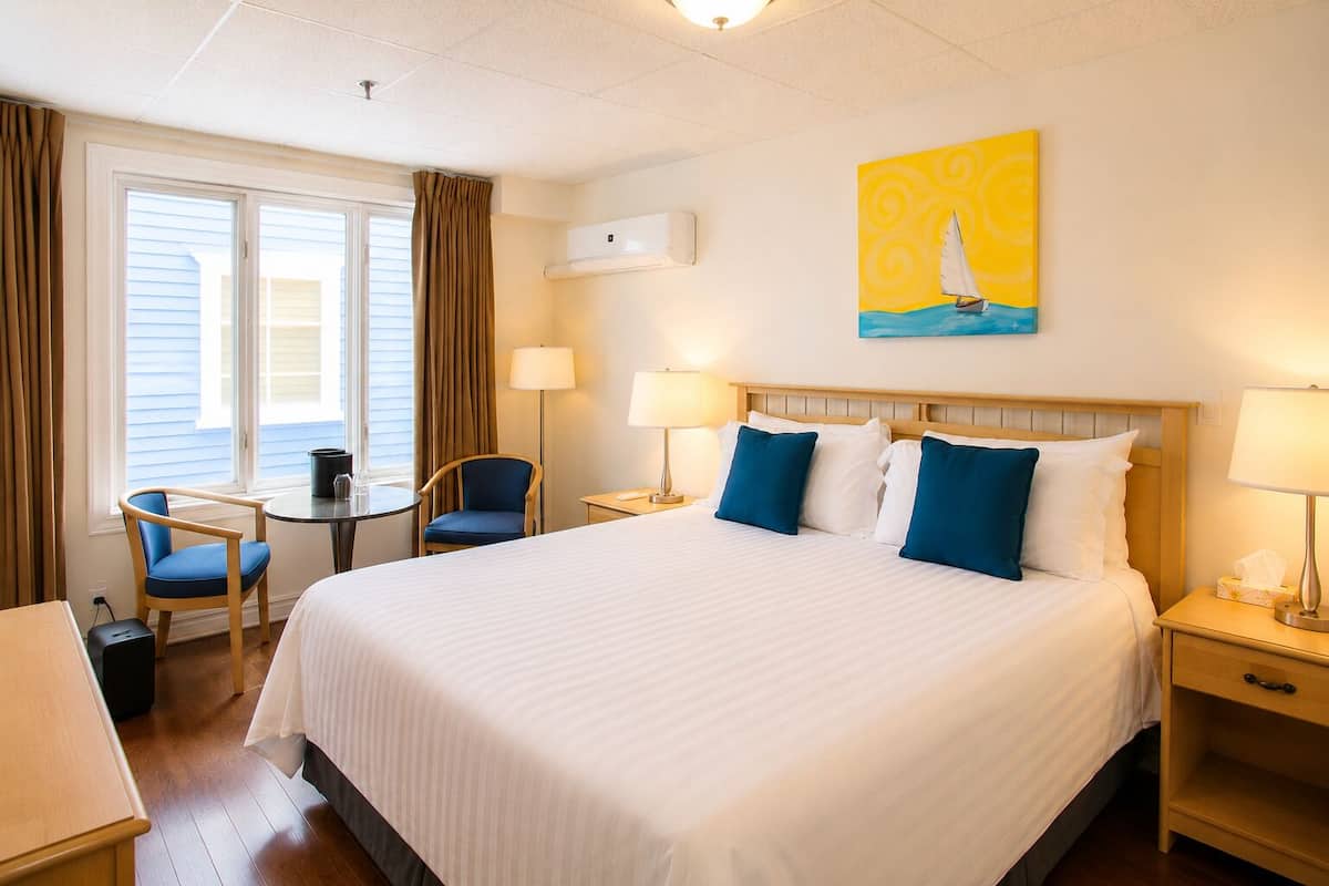 Kamar Comfort, 1 Tempat Tidur King | Seprai premium, tempat tidur Tempur-Pendic, brankas, dan kedap suara
