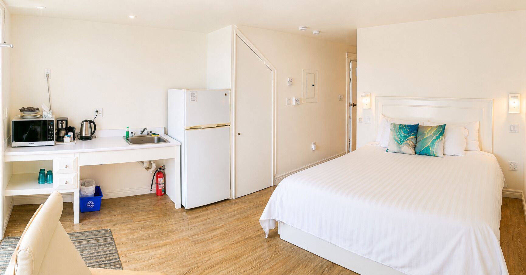 Oceanfront King Room with Kitchen - Annex | Premium bedding, Tempur-Pedic beds, in-room safe, soundproofing