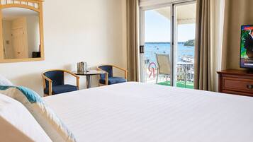 Oceanfront Executive King Room with Veranda | Premium bedding, Tempur-Pedic beds, in-room safe, soundproofing