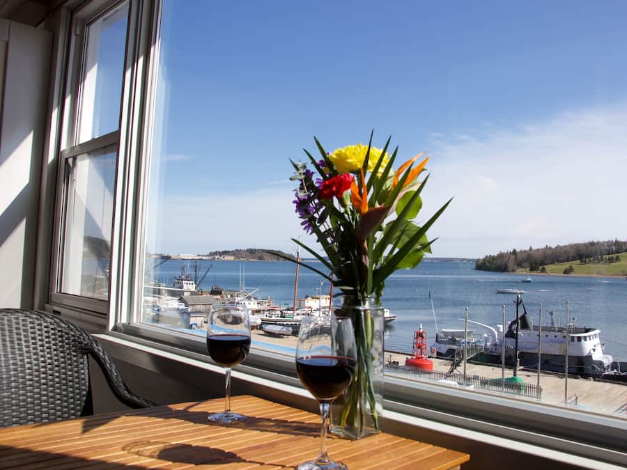 Oceanfront Honeymoon King Room with Sunporch | Water view