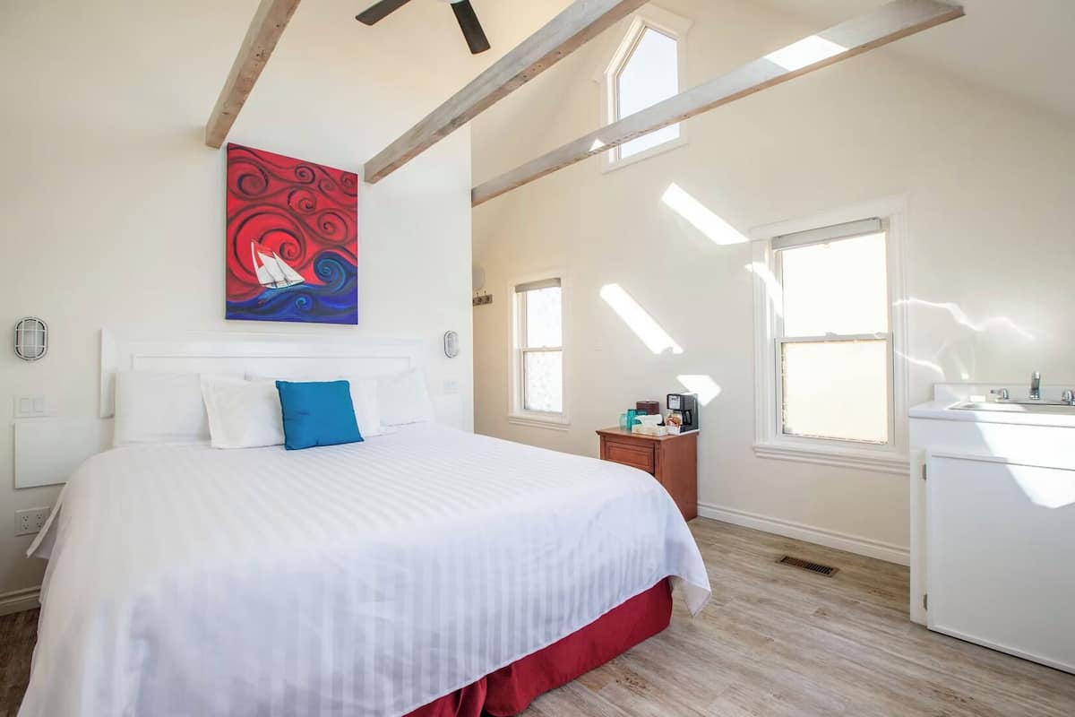 Studio Eksklusif, 1 Tempat Tidur King, teras, pemandangan samudra | Seprai premium, tempat tidur Tempur-Pendic, brankas, dan kedap suara