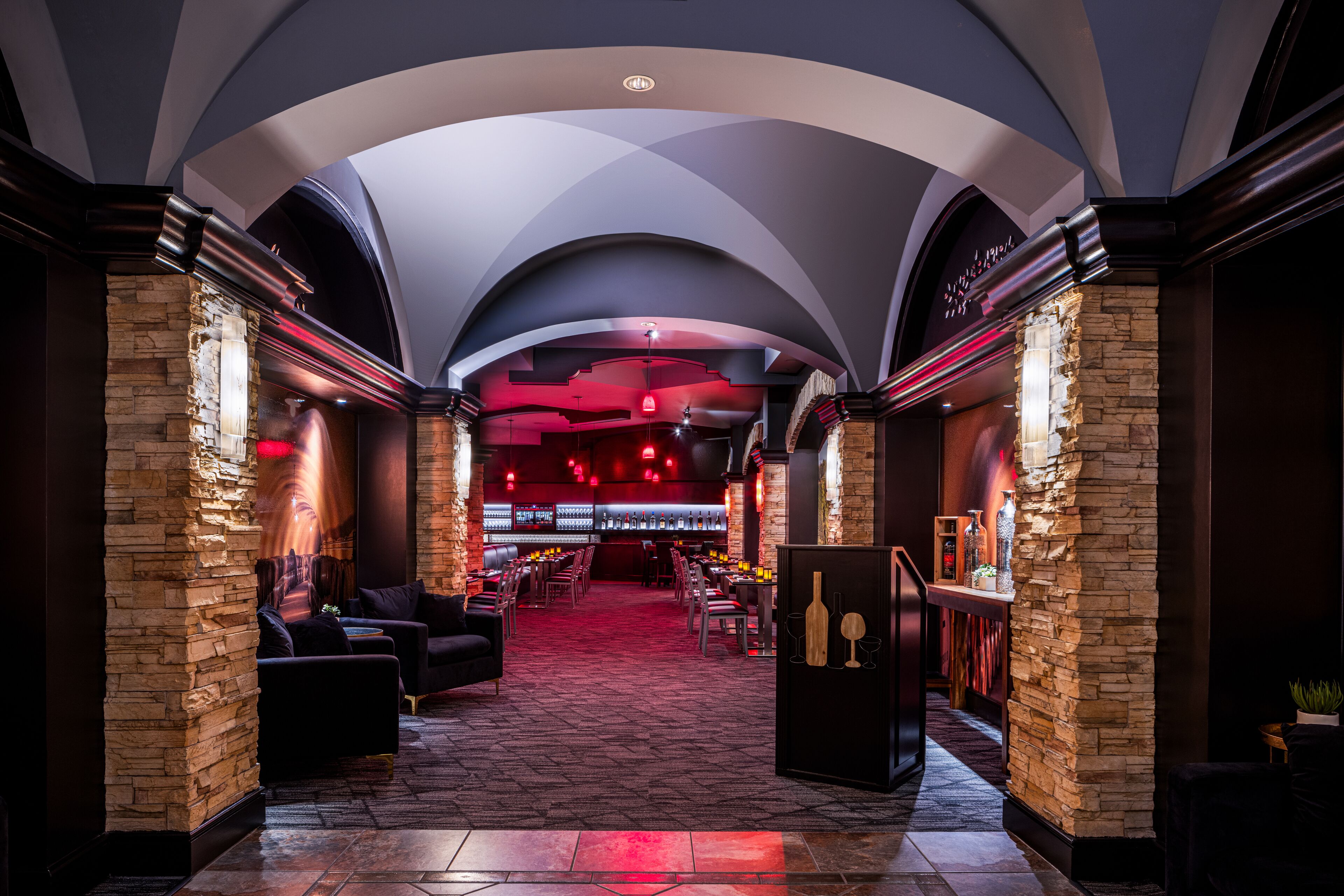 6 restaurants, breakfast, lunch, dinner served; american cuisine