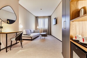 Allergitestet sengetøy, minibar, safe på rommet og skrivebord