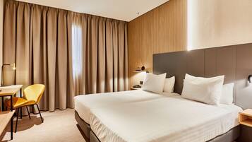 Hypo-allergenic bedding, minibar, in-room safe, desk