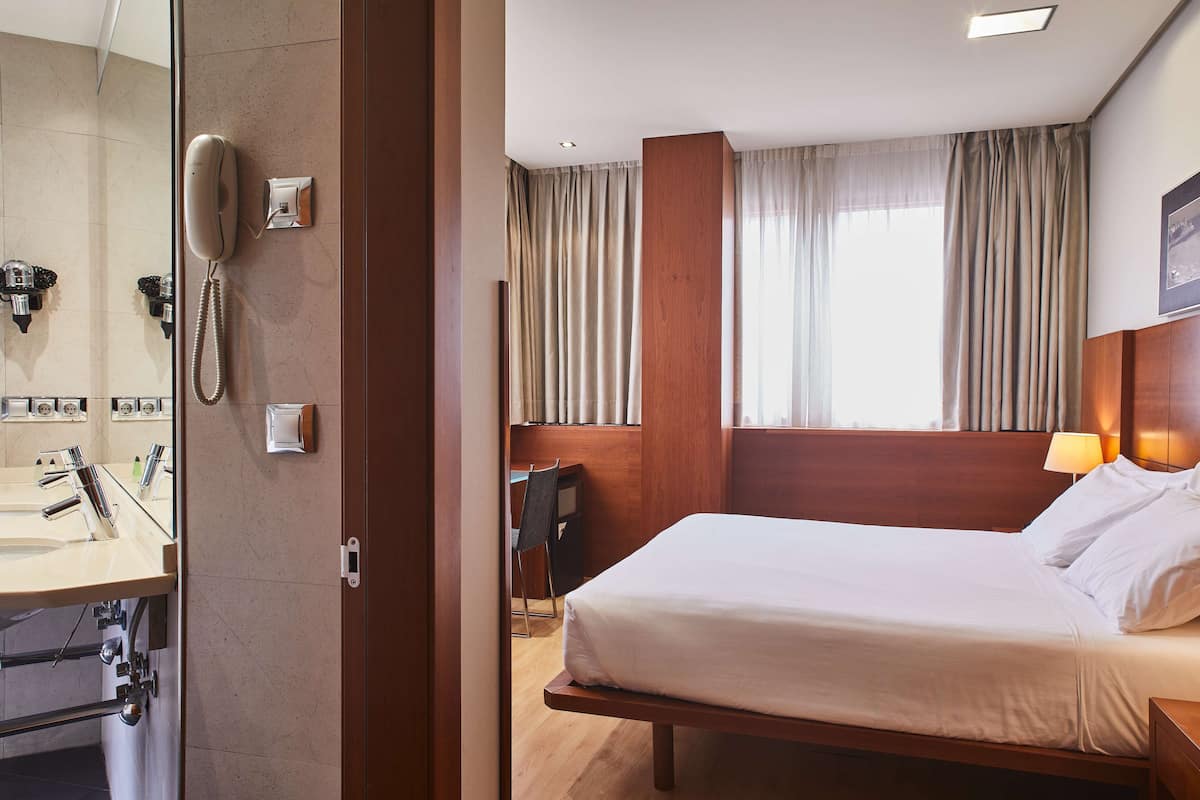 1 habitación, ropa de cama hipoalergénica y minibar