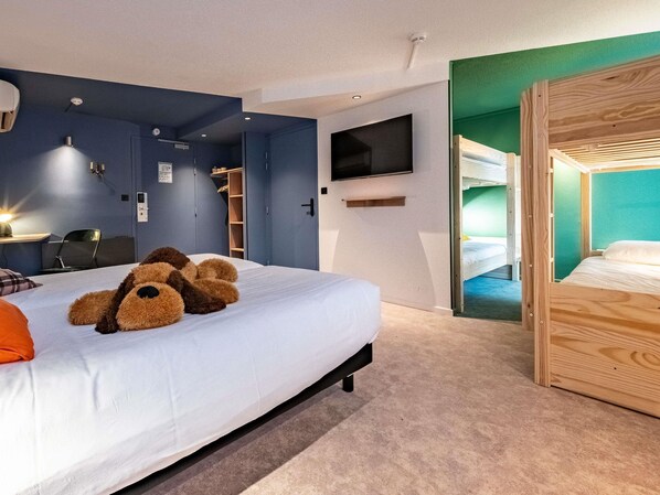 Ropa de cama de alta calidad, escritorio, insonorización y wifi gratis 