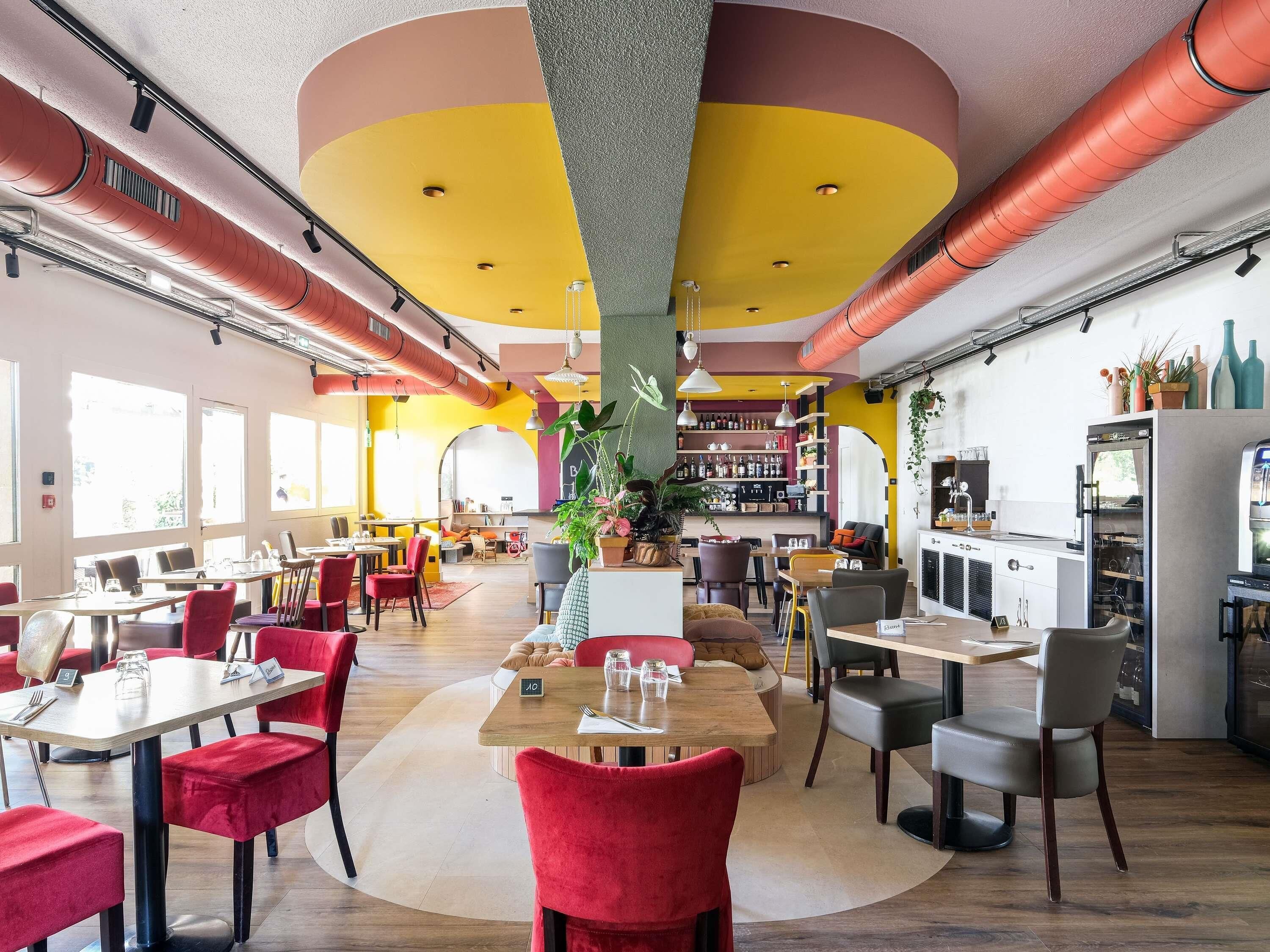 Déjeuner et dîner servis sur place