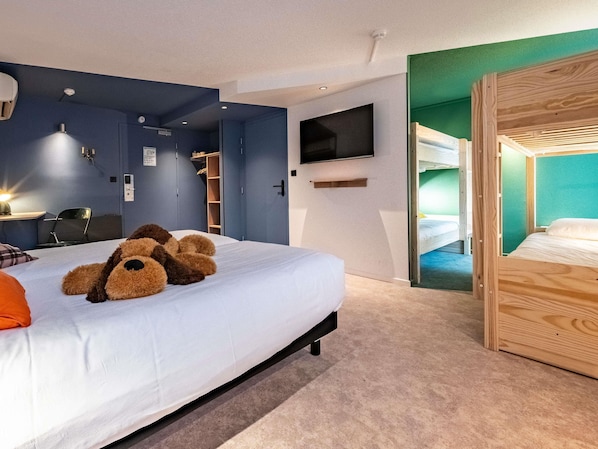 Premium bedding, desk, soundproofing, free WiFi