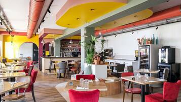 Lunch and dinner served, French cuisine