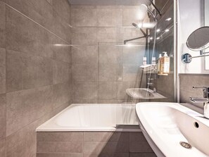 Chambre, 2 lits une place (Pop room) | Literie de qualité supérieure, bureau, chambres insonorisées