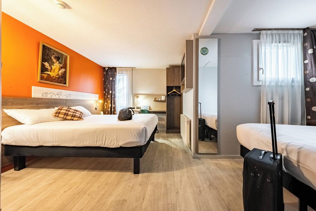 family room, 2 double beds | premium bedding, desk, soundproofing, free wifi