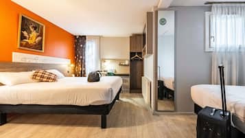 Perhehuone, 2 parisänkyä | Ylelliset vuodevaatteet, työpöytä, äänieristys, ilmainen Wi-Fi