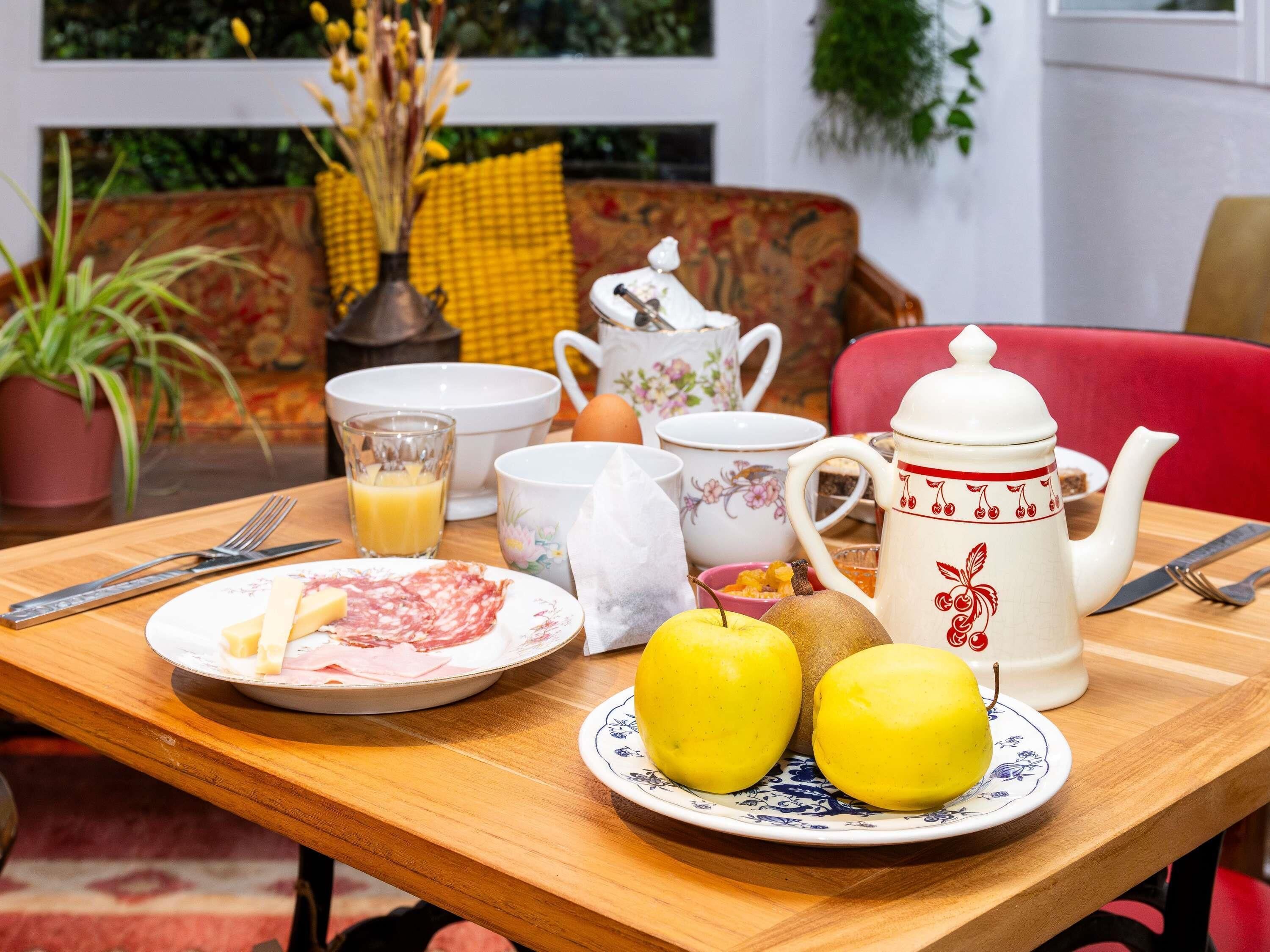 每日供應吃到飽早餐 (每人 EUR12)