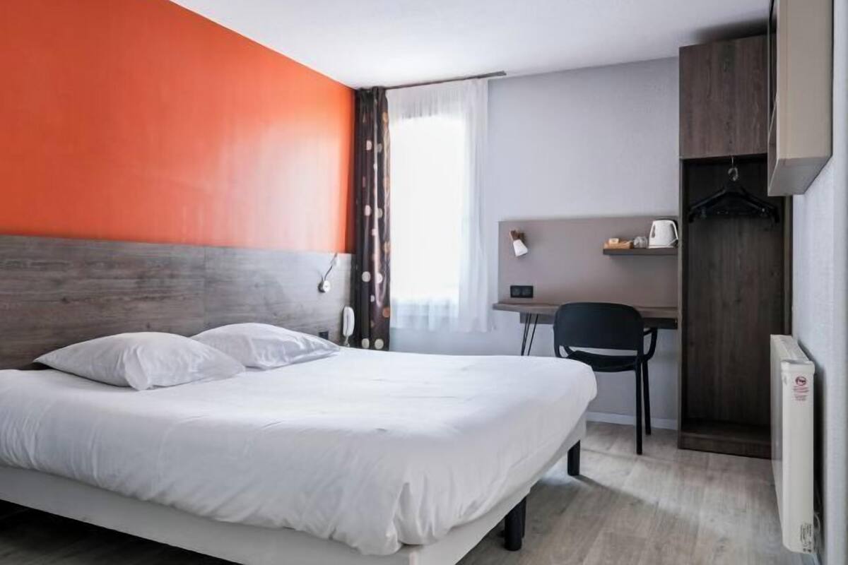 Seprai premium, meja kerja, kedap suara, dan Wi-Fi gratis