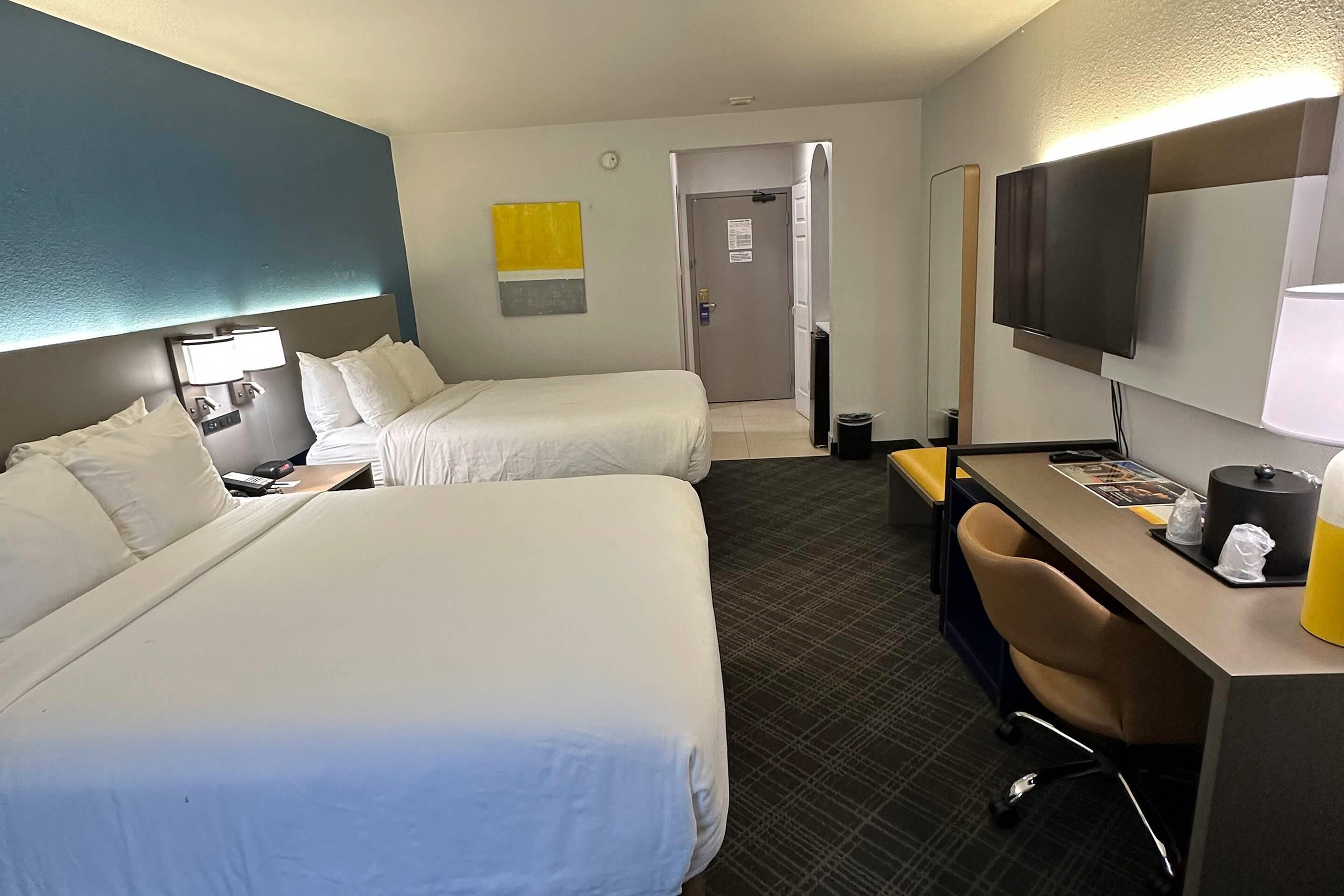 Escrivaninha, espaço de trabalho para notebook, quartos à prova de som