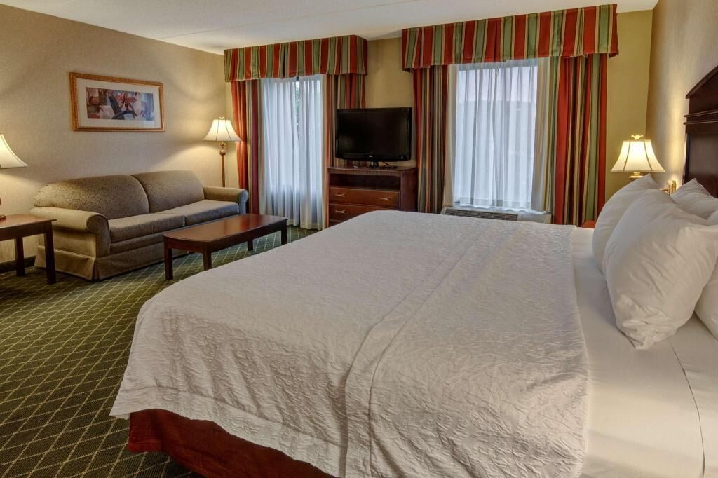 Premium bedding, pillowtop beds, desk, laptop workspace