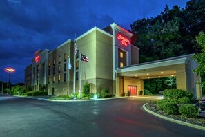Exterior - Hampton Inn Cambridge (Cambridge)