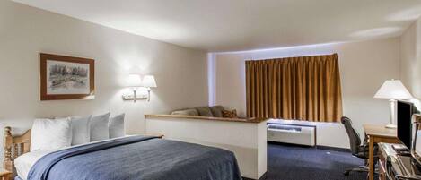 Suite, 1 grand lit et 1 canapé-lit (Efficiency) | Fer et planche à repasser, lits pliants/supplémentaires, Wi-Fi gratuit