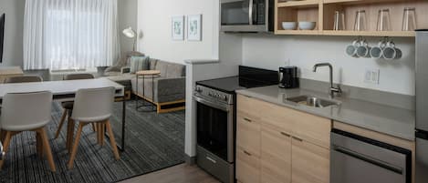 Suite, 1 Bedroom | Desk, iron/ironing board, free cribs/infant beds, free rollaway beds