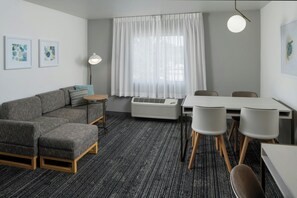 Suite, 1 habitación | Escritorio, tabla de planchar con plancha y cunas gratuitas 