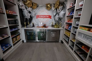Snack bar