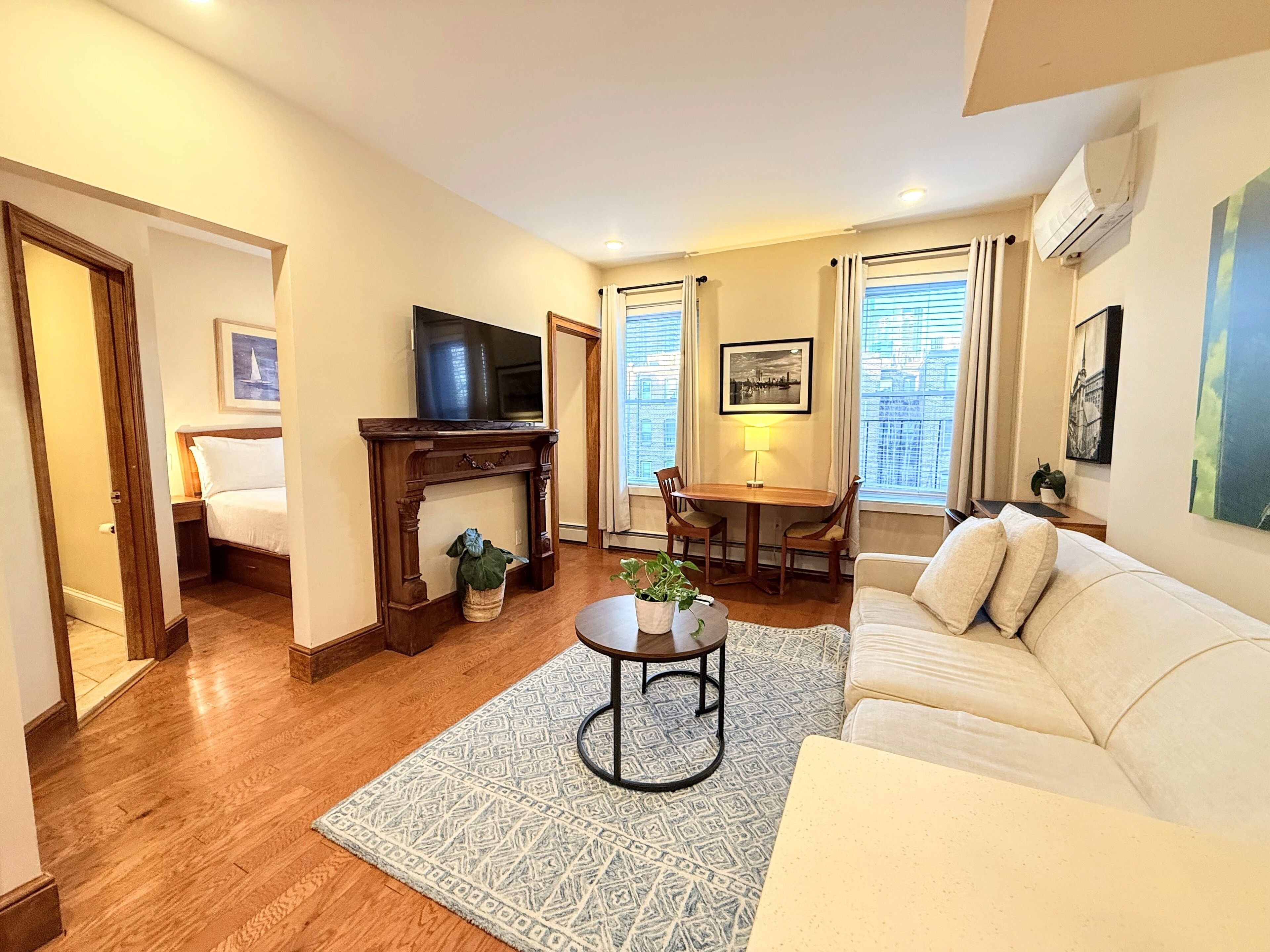 Studio Suite, 1 Queen Bed with Sofa bed, Kitchen | Iron/ironing board, free WiFi, bed sheets, alarm clocks