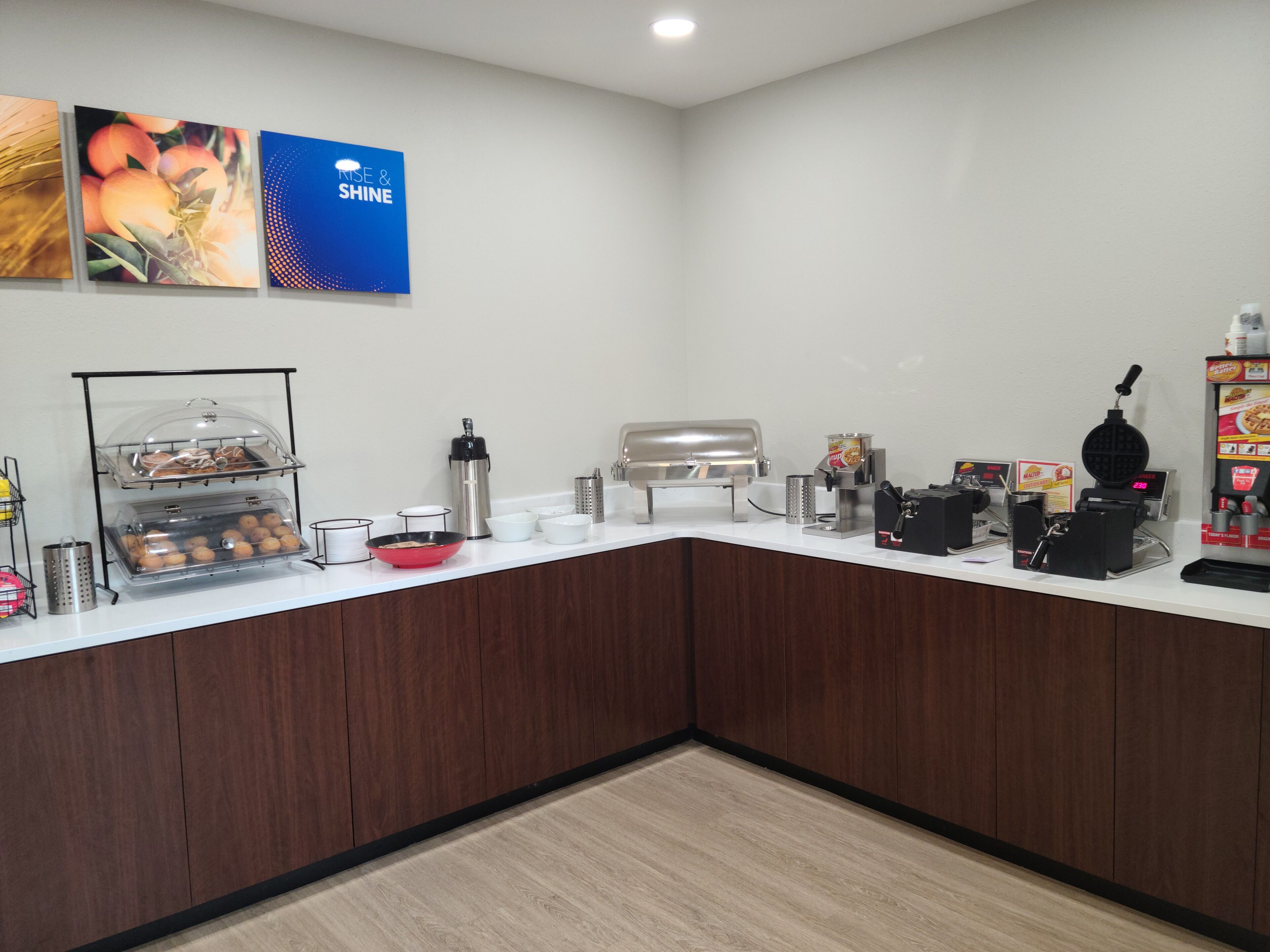 Free daily continental breakfast 