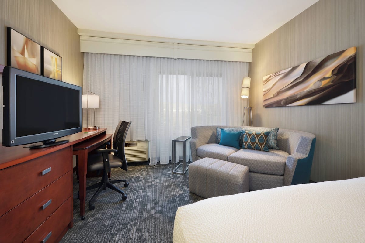 1 bedroom, premium bedding, pillowtop beds, desk