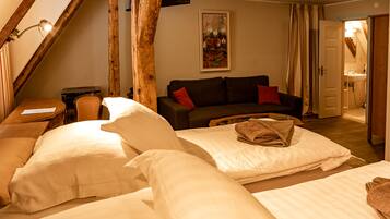 Caja de seguridad en la habitación y escritorio