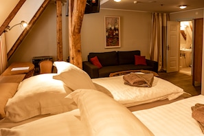 Deluxe Double Room | In-room safe, desk, iron/ironing board, free WiFi - CRU Hotel (Tallinn)