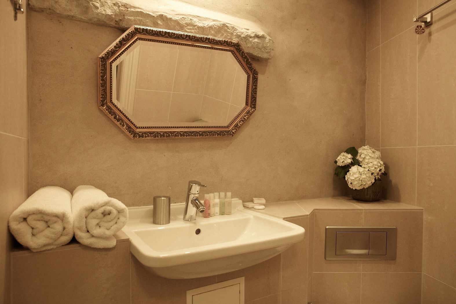 Photo - CRU Hotel
