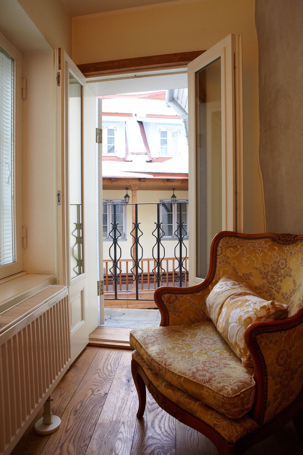 Standard Double Room | Living area | TV