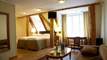 Caja de seguridad en la habitación y escritorio