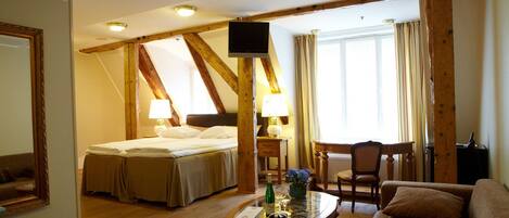 Deluxe Double Room | In-room safe, desk, iron/ironing board, free WiFi