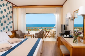 高档床上用品、迷你吧、客房内保险箱、办公桌