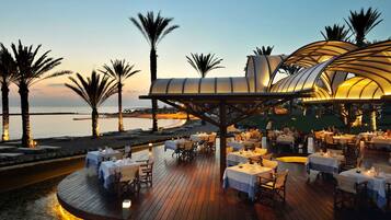 تقديم الإفطار والعشاء