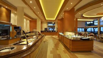 تقديم الإفطار والعشاء