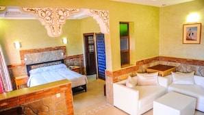 Junior Suite | Cribs (free), WiFi (free), bed sheets - Bougafer (Tinghir)