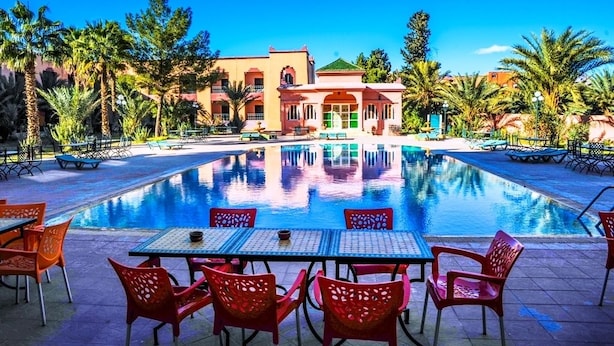 Seasonal outdoor pool, pool umbrellas, sun loungers - Bougafer (Tinghir)