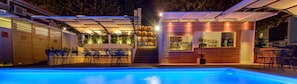 Poolside bar