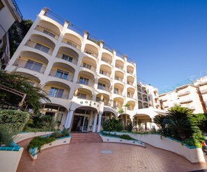 Front of property - Hotel San Francesco (Maiori)